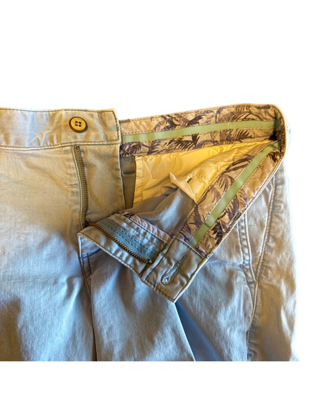 Tommy Bahama Beige Shorts Size 30